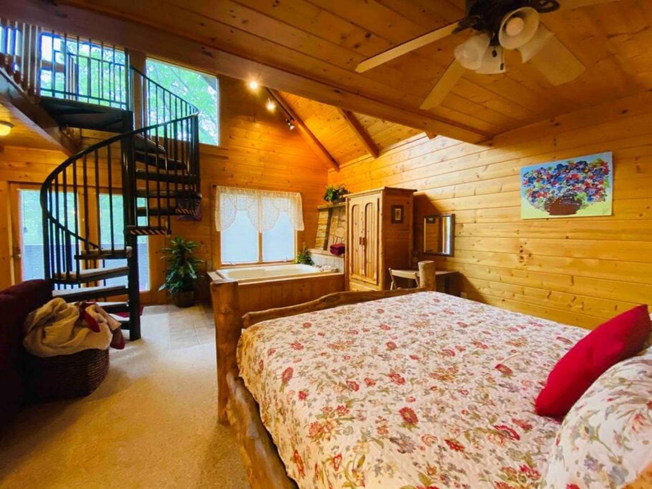 Romantic, Honeymoon Cabin In The Smokies! Gatlinburg Kültér fotó